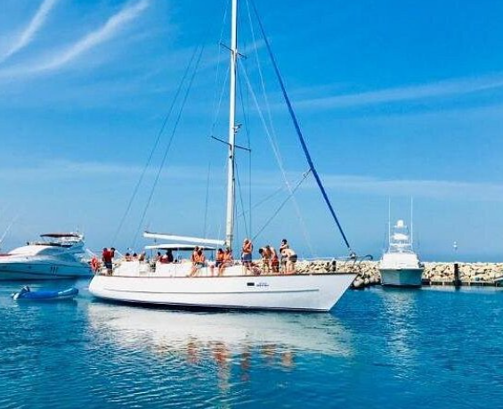 Sailing to Tayrona with Luis – Top Santa Marta Boat Tour